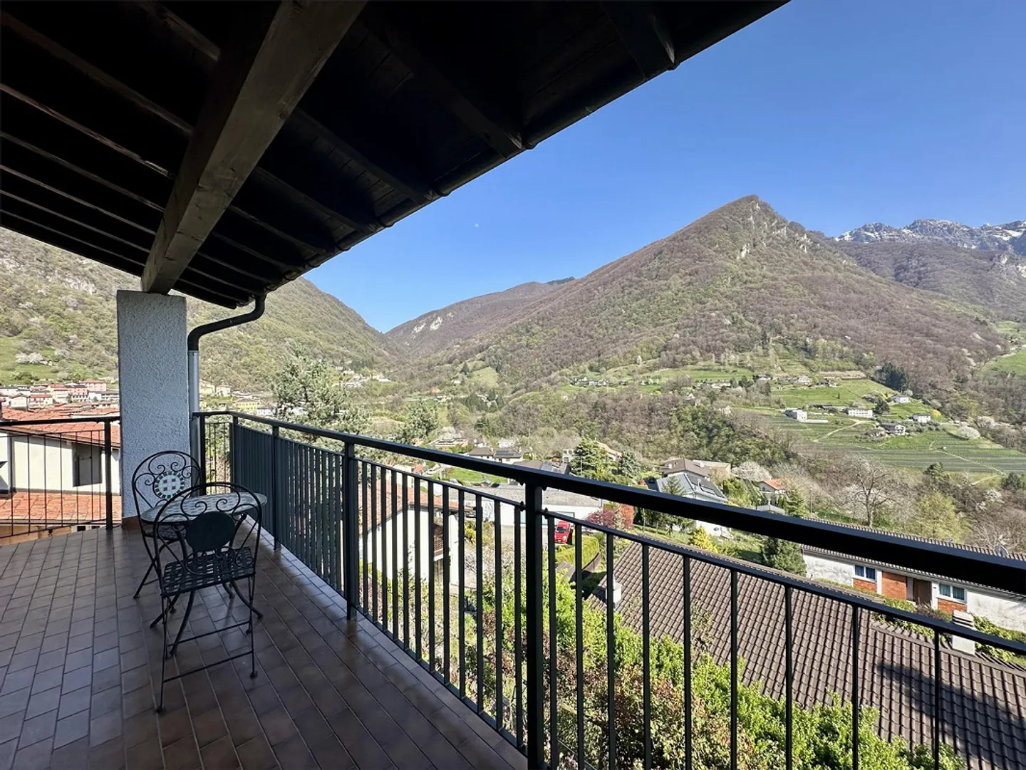 Villa with private garden and unobstructed view of the mountains in Arogno - Photo 7 of 12