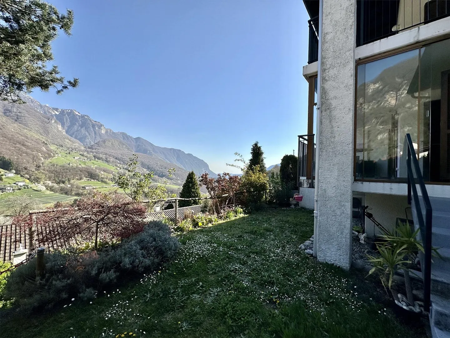 Villa with private garden and unobstructed view of the mountains in Arogno - Photo 8 of 12