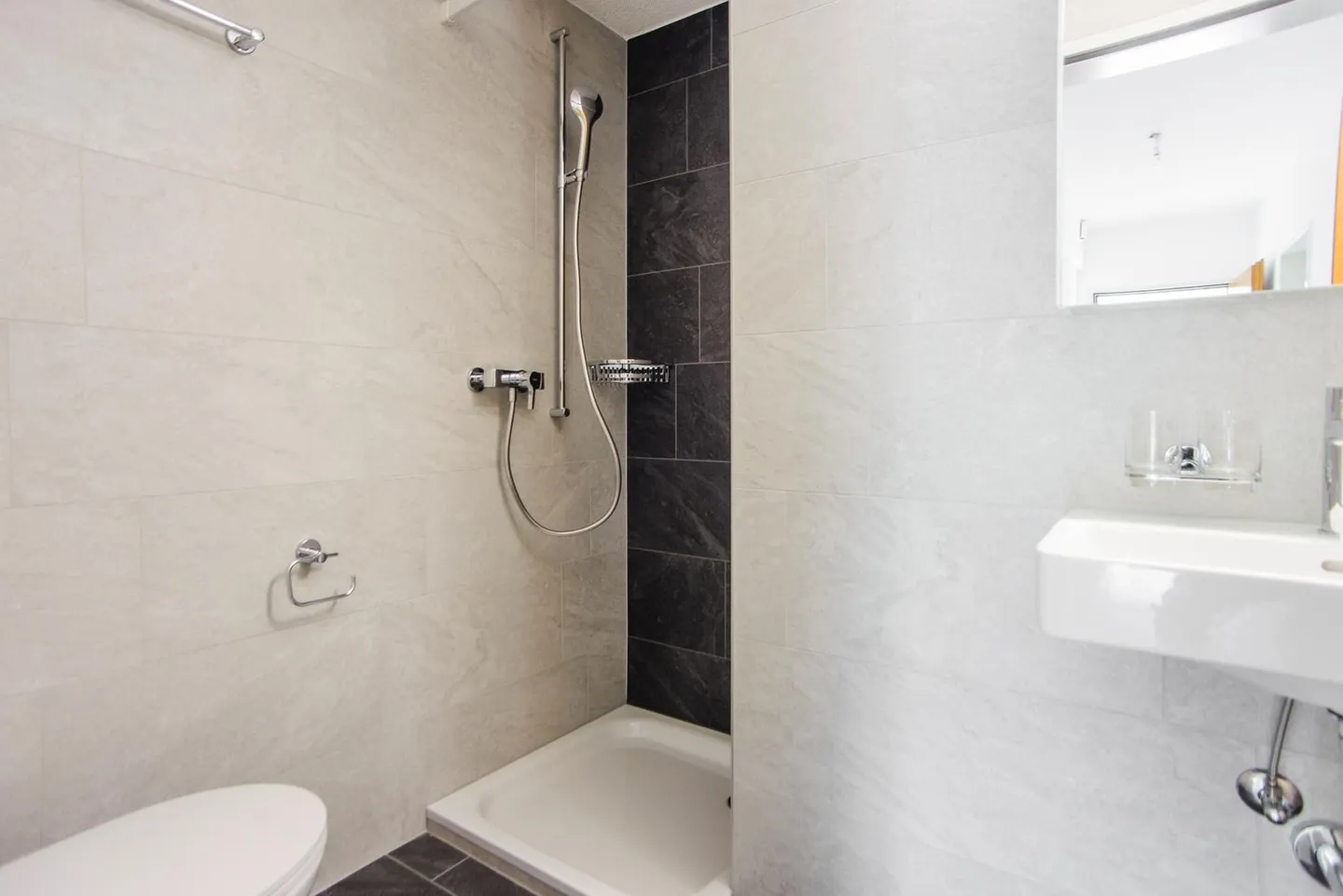 Appartamento ristrutturato con terrazza - Foto 12 di 16