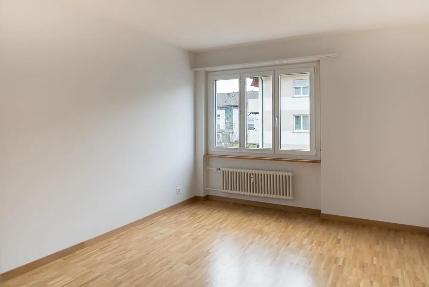 RENT WITHOUT DEPOSIT - Quiet residential area, yet centrally located - Photo 5 of 7