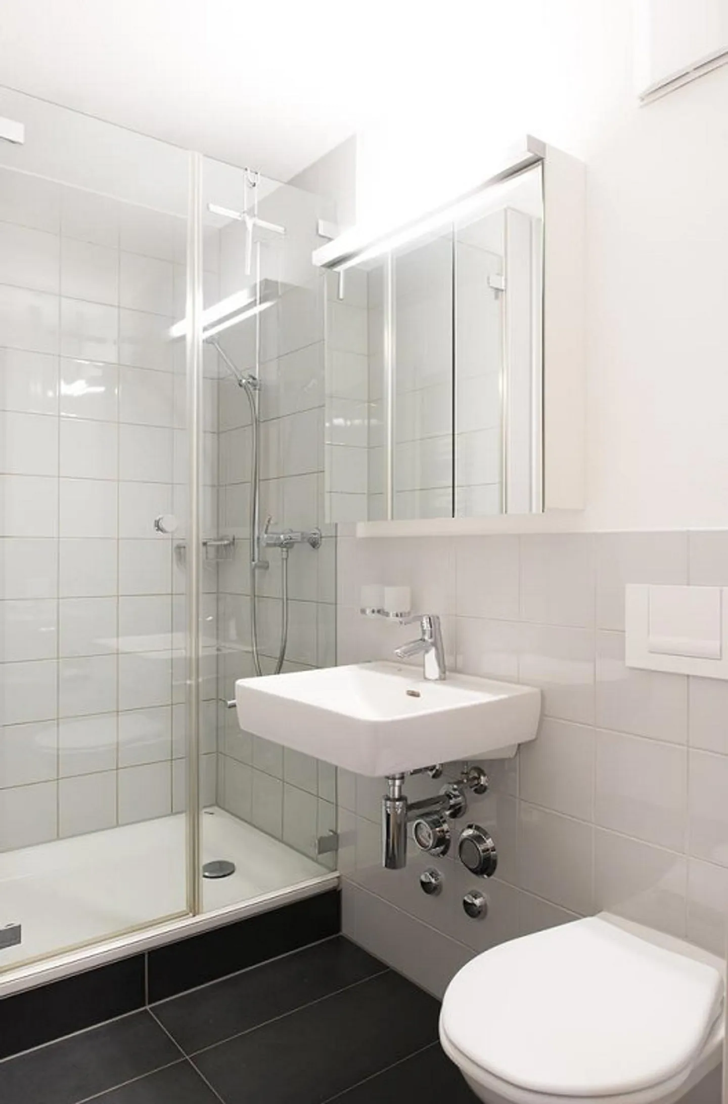 RENT WITHOUT DEPOSIT - Quiet residential area, yet centrally located - Photo 6 of 7