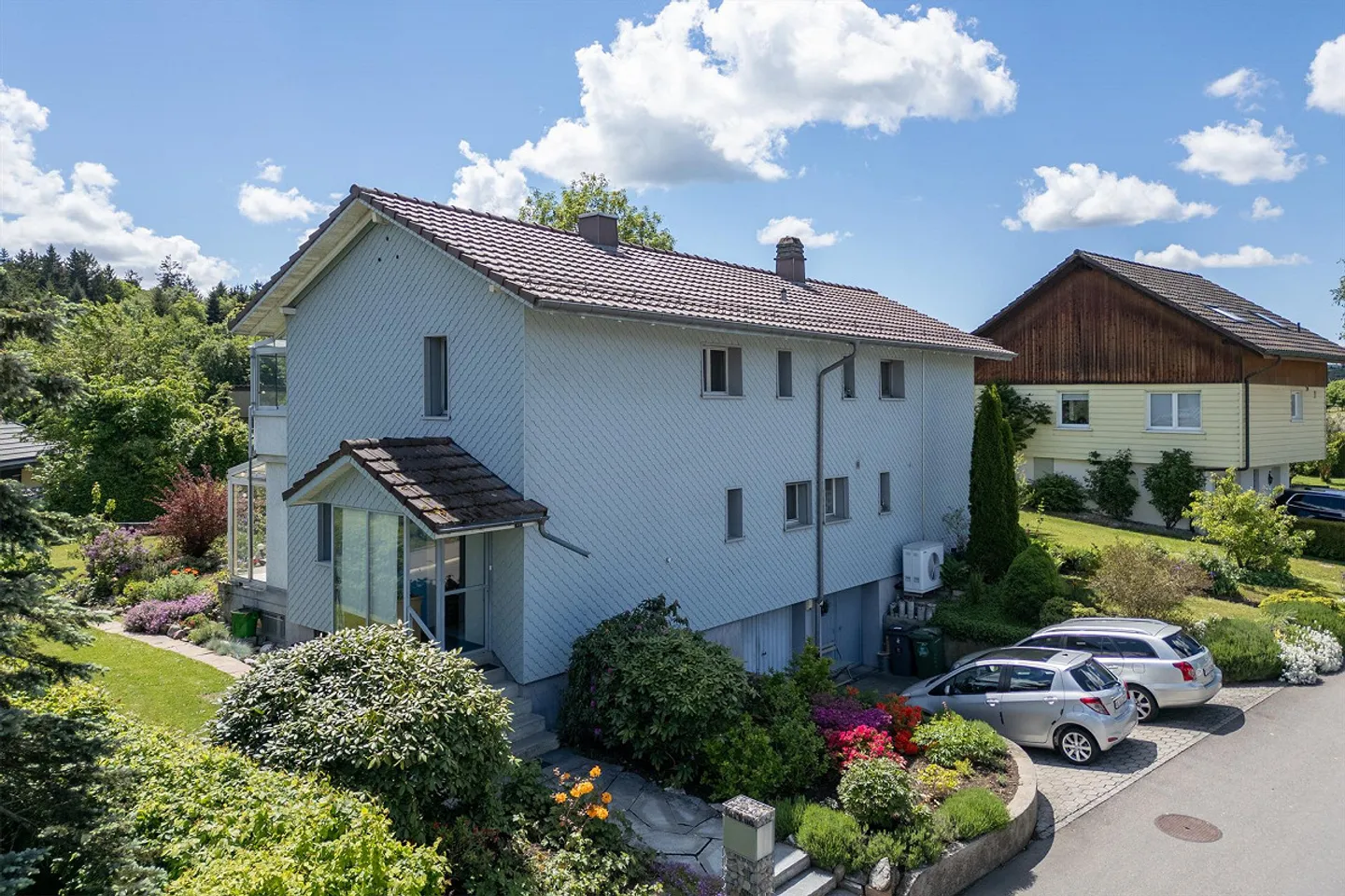 Incantevole casa bifamiliare di 3,5 locali con grande oasi giardino - Foto 4 di 15