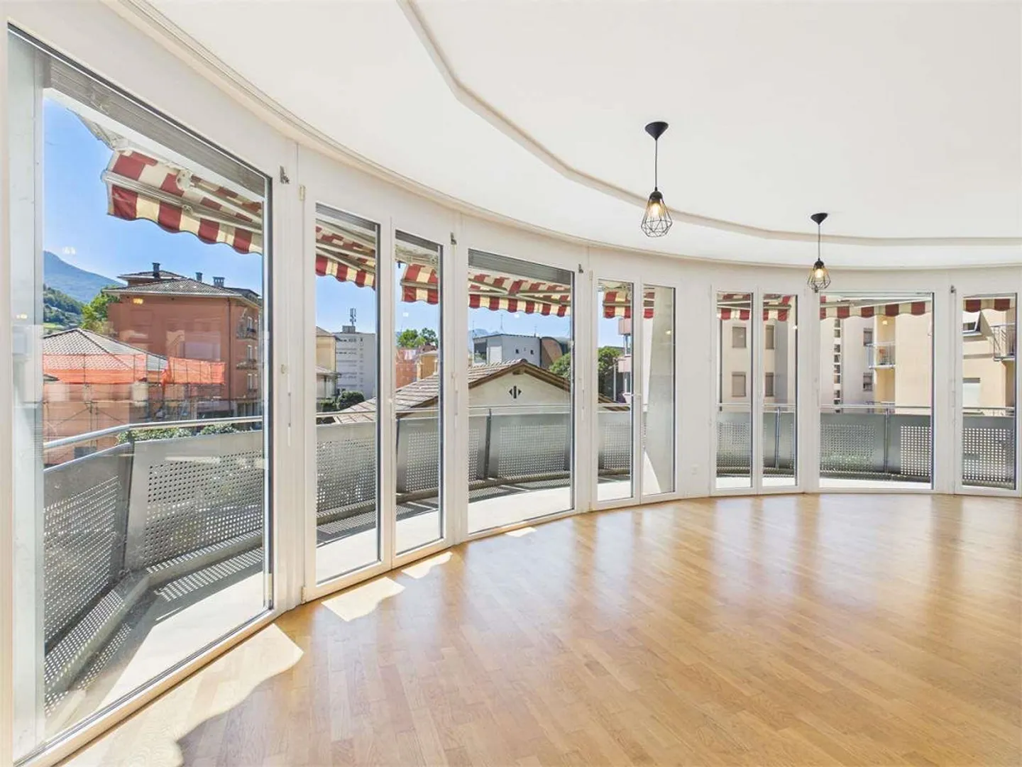 Bellinzona - 4.5 room apartment available immediately - Photo 1 of 10