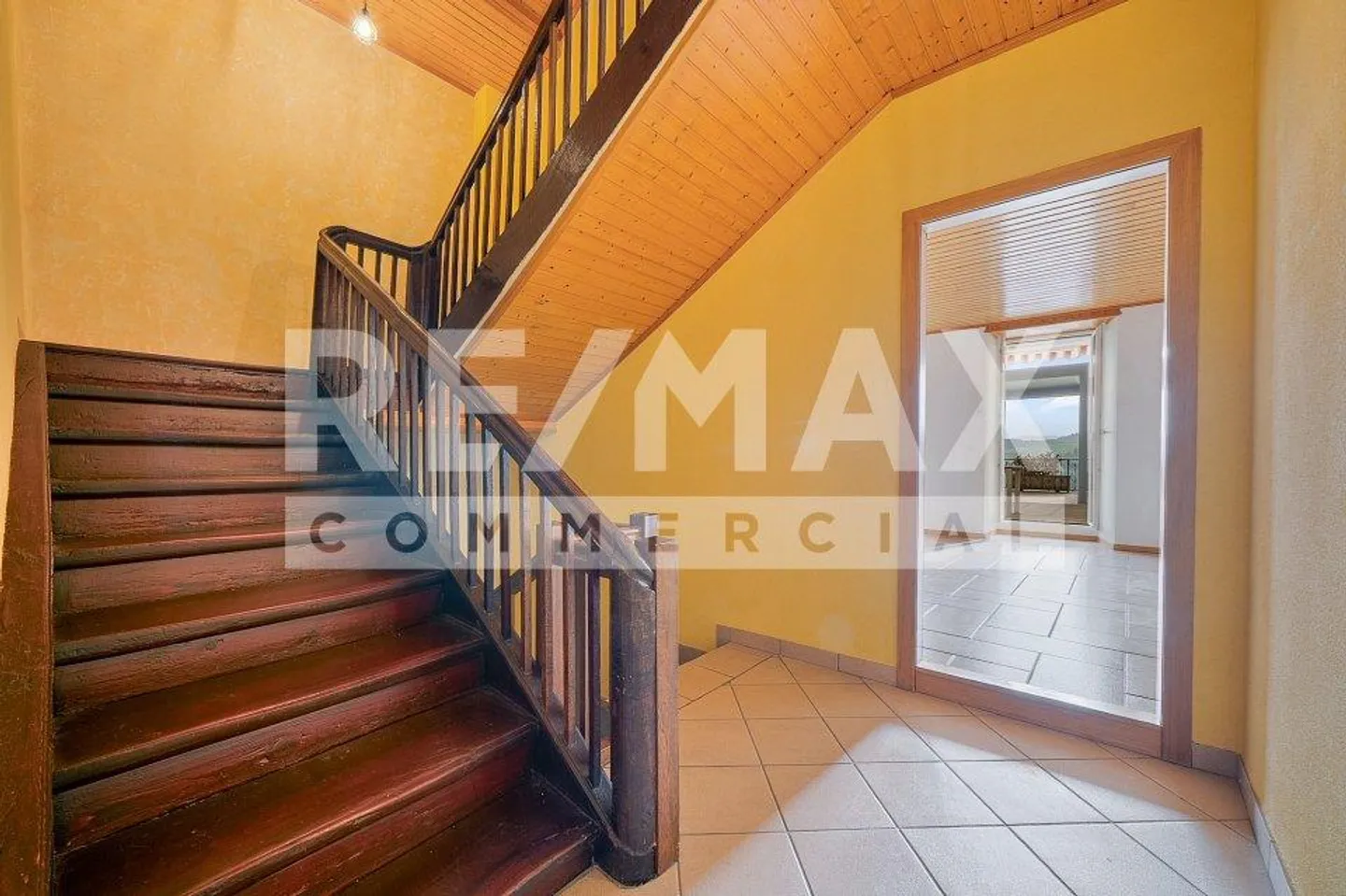 Live and work in the same place, in the center of Romont - Photo 4 of 13