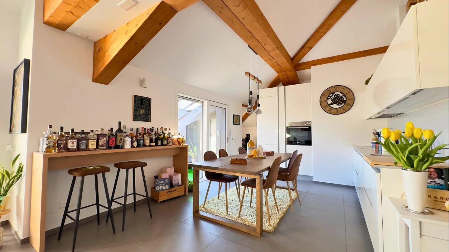 Modern und helles 4.5-Zimmer-Wohnung mit großen Außenflächen (4 Terrassen) - Foto 2 von 19