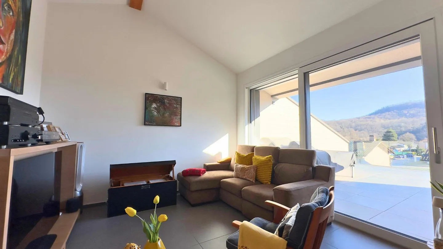 Modern und helles 4.5-Zimmer-Wohnung mit großen Außenflächen (4 Terrassen) - Foto 6 von 19