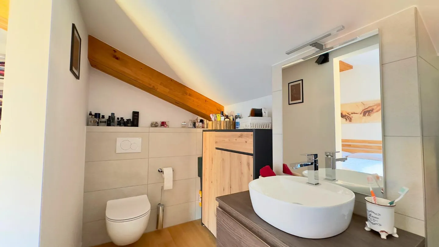 Modern und helles 4.5-Zimmer-Wohnung mit großen Außenflächen (4 Terrassen) - Foto 9 von 19
