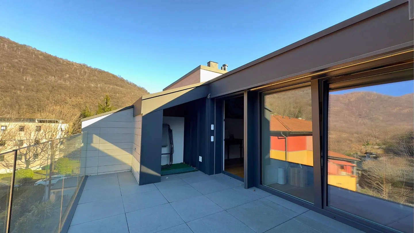 Modern und helles 4.5-Zimmer-Wohnung mit großen Außenflächen (4 Terrassen) - Foto 11 von 19