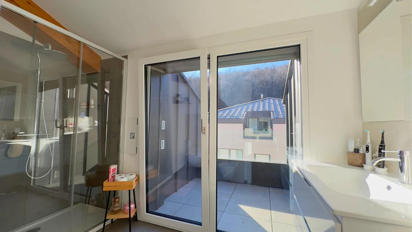 Modern und helles 4.5-Zimmer-Wohnung mit großen Außenflächen (4 Terrassen) - Foto 13 von 19