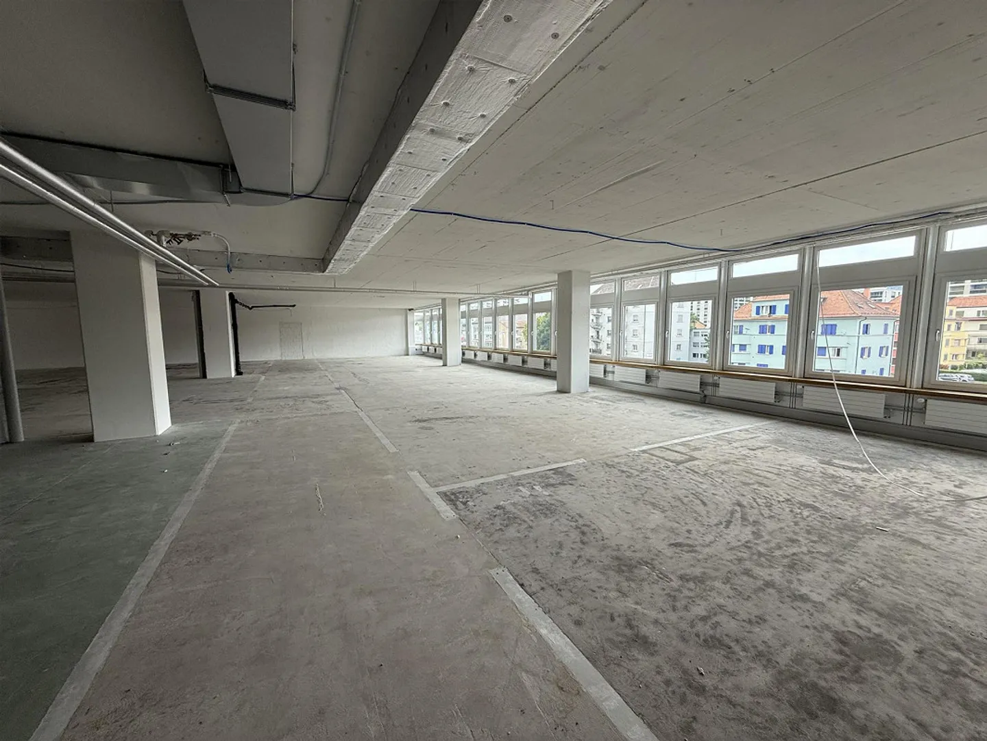 Espace commercial/bureau lumineux et spacieux dans un emplacement central - Photo 3 sur 5