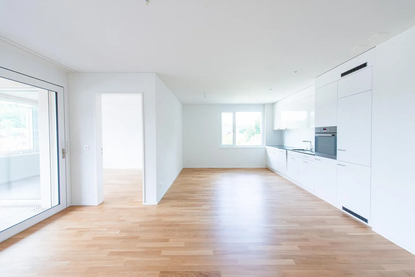 Ampio appartamento attico di 3,5 locali a Weisslingen con ampi balconi - Foto 2 di 9