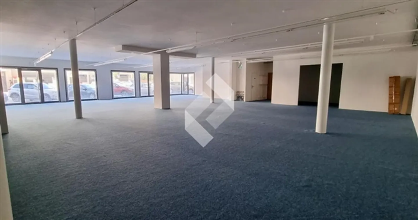 Espace commercial dans la ville de Sierre - Photo 2 sur 5