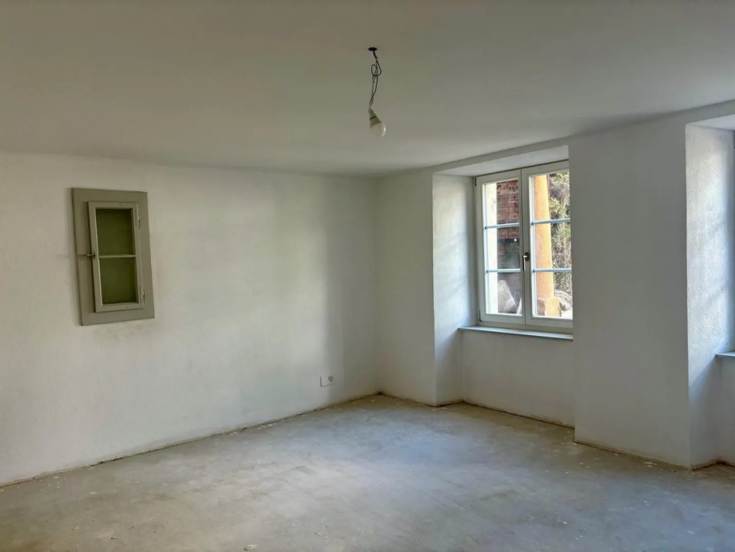 Ampio appartamento di 2 1/2 locali con ripostiglio/locale - Foto 6 di 7