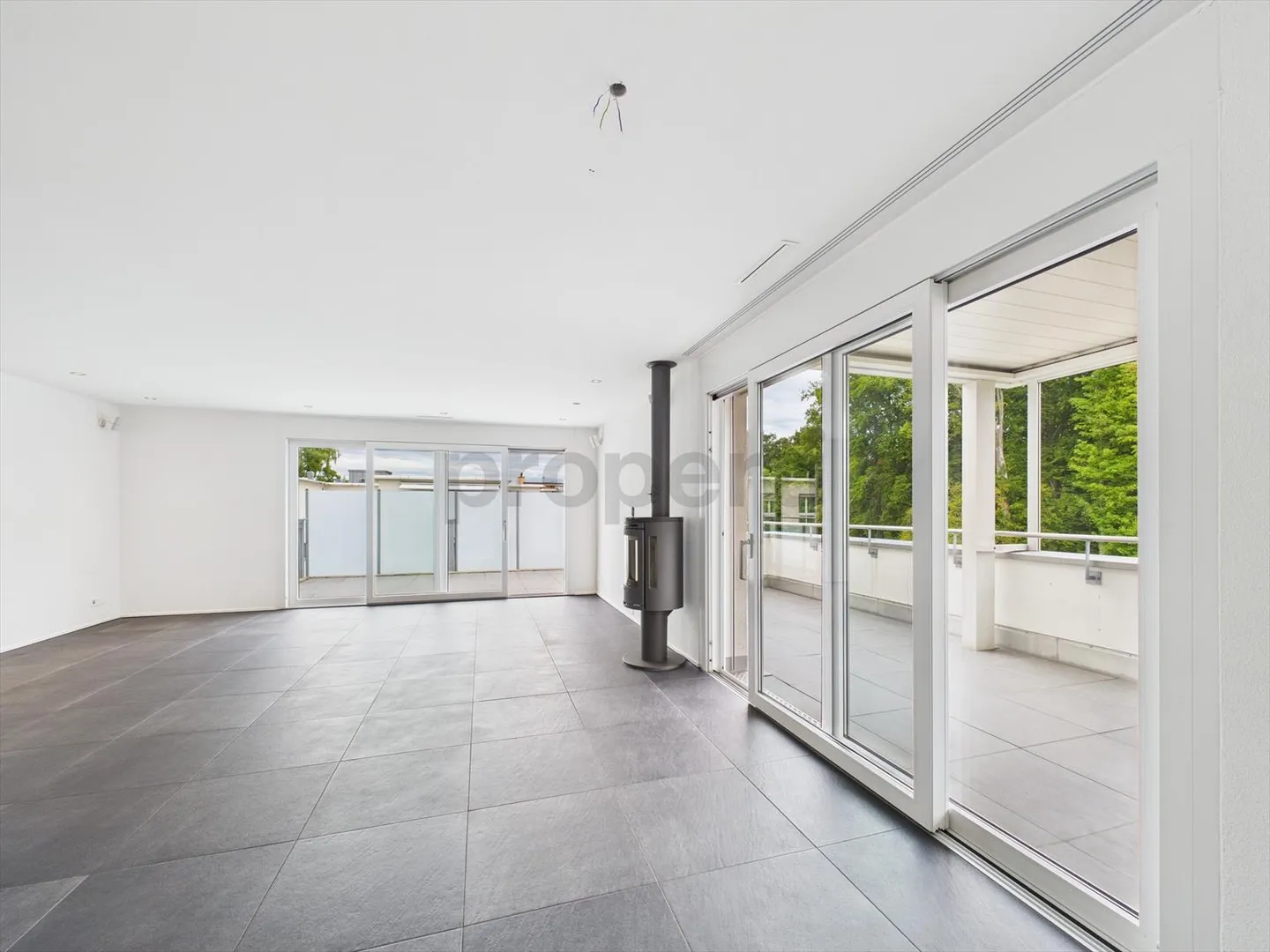 High-quality 4.5 room penthouse apartment in Oberglatt - Photo 2 of 13