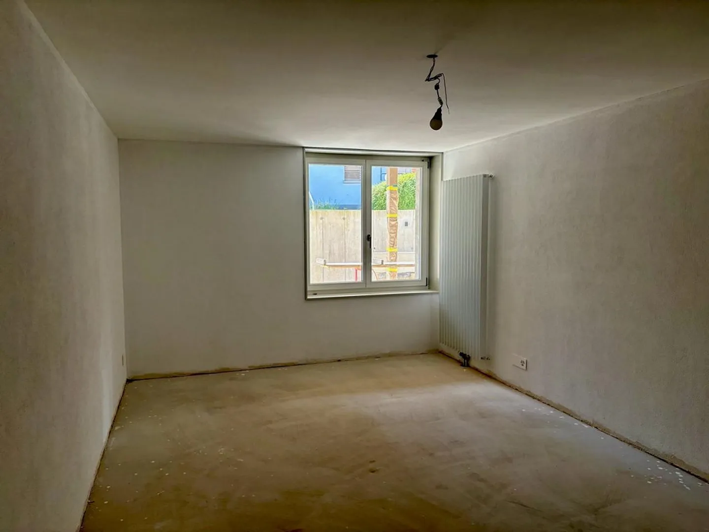 Ampio appartamento di 2 1/2 locali con ripostiglio/locale - Foto 3 di 7