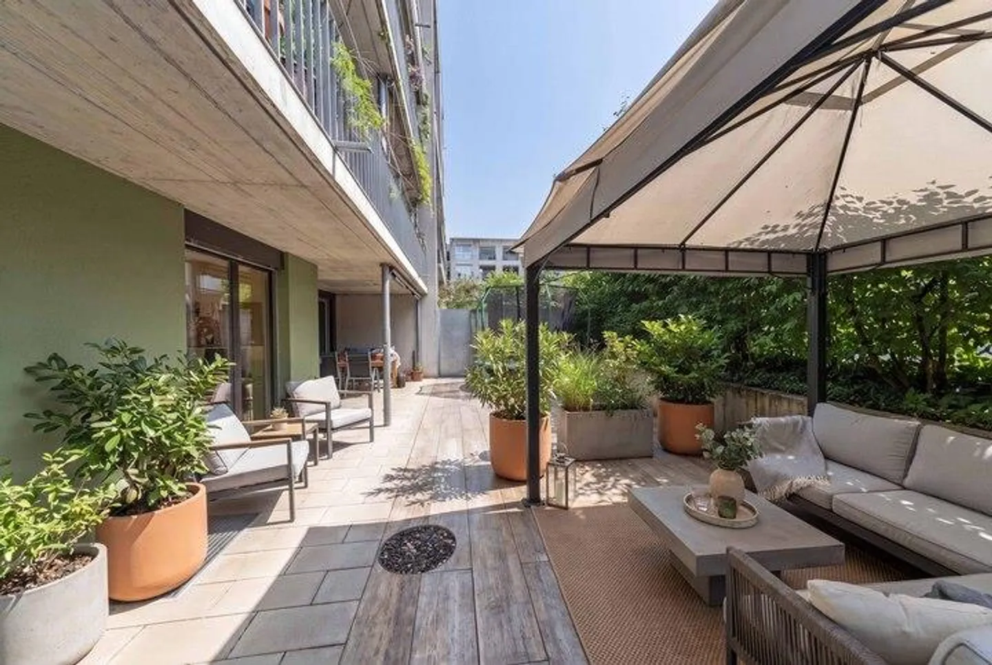 PFIFFIGE 4.5 ROOM TERRACE APARTMENT IN BEUNDENFELD - Photo 1 of 8
