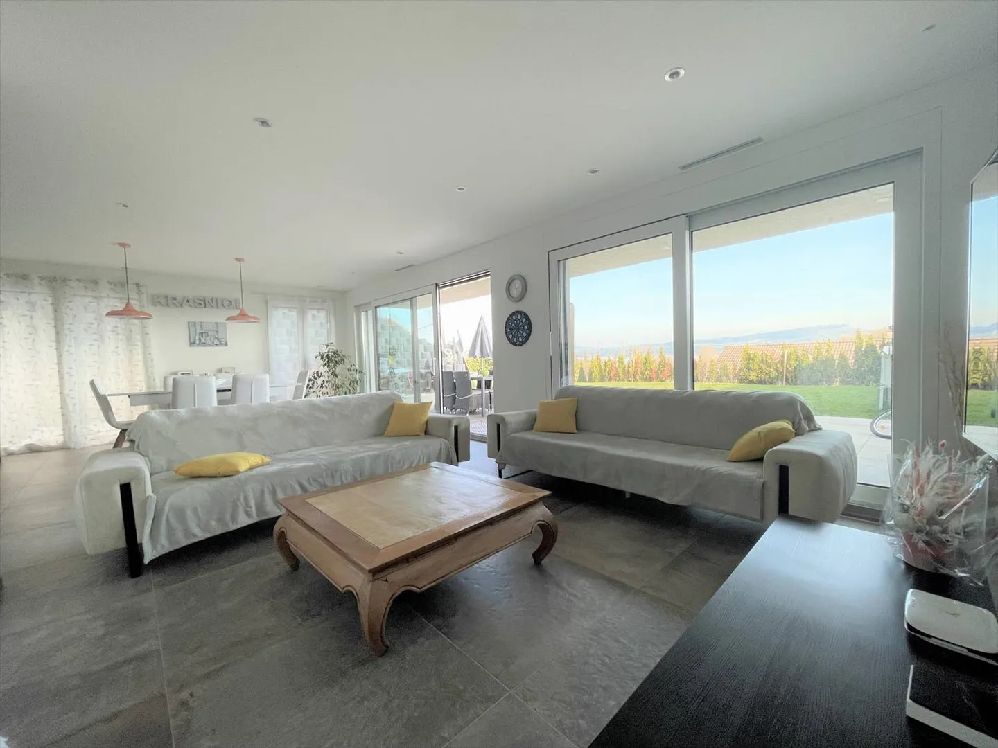 Appartement spacieux de 4,5 pièces avec cave, jardin et vue sur le lac - Photo 6 sur 13