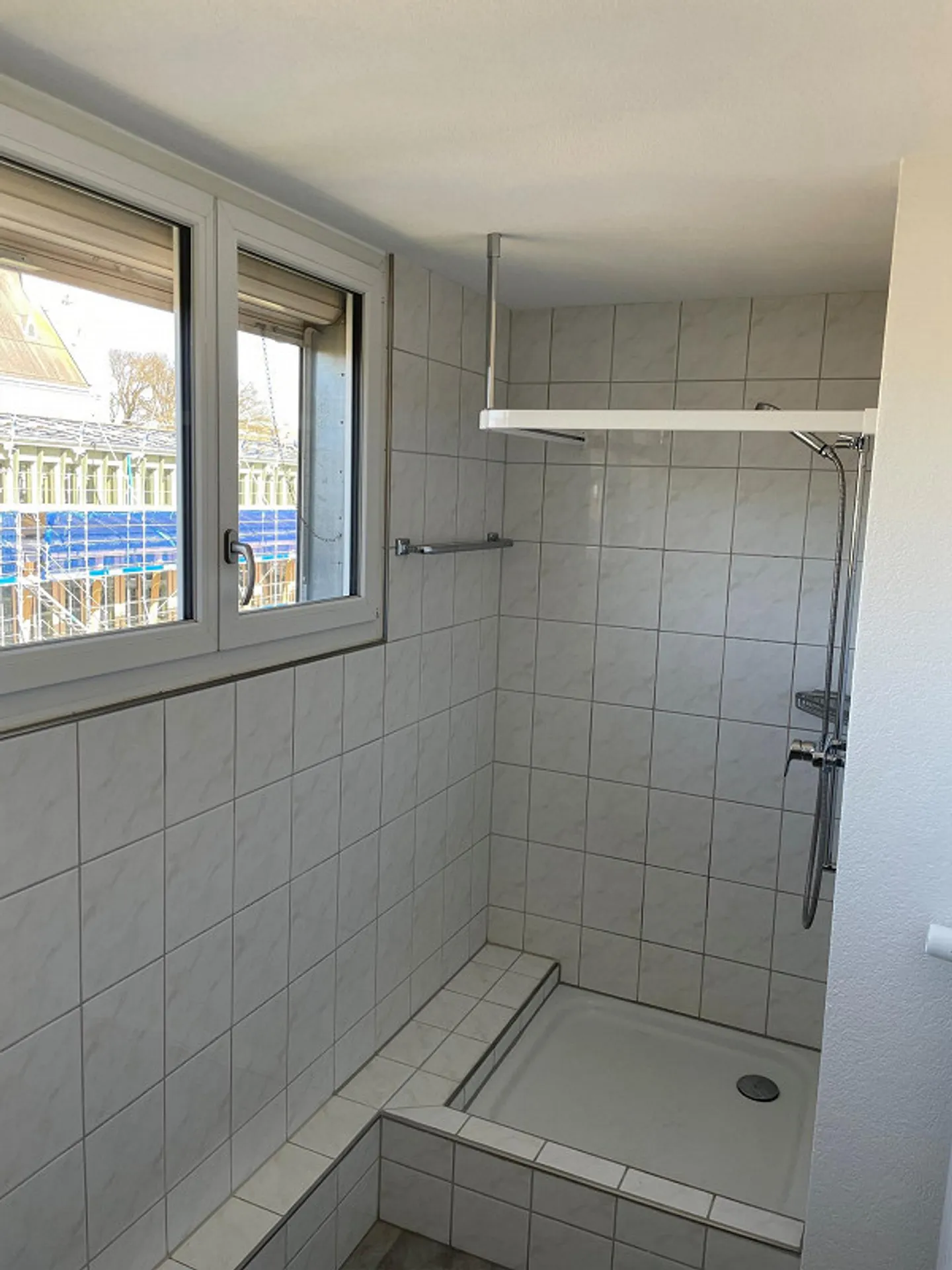 Central, bright 3 1/2 room apartment - Photo 5 of 13