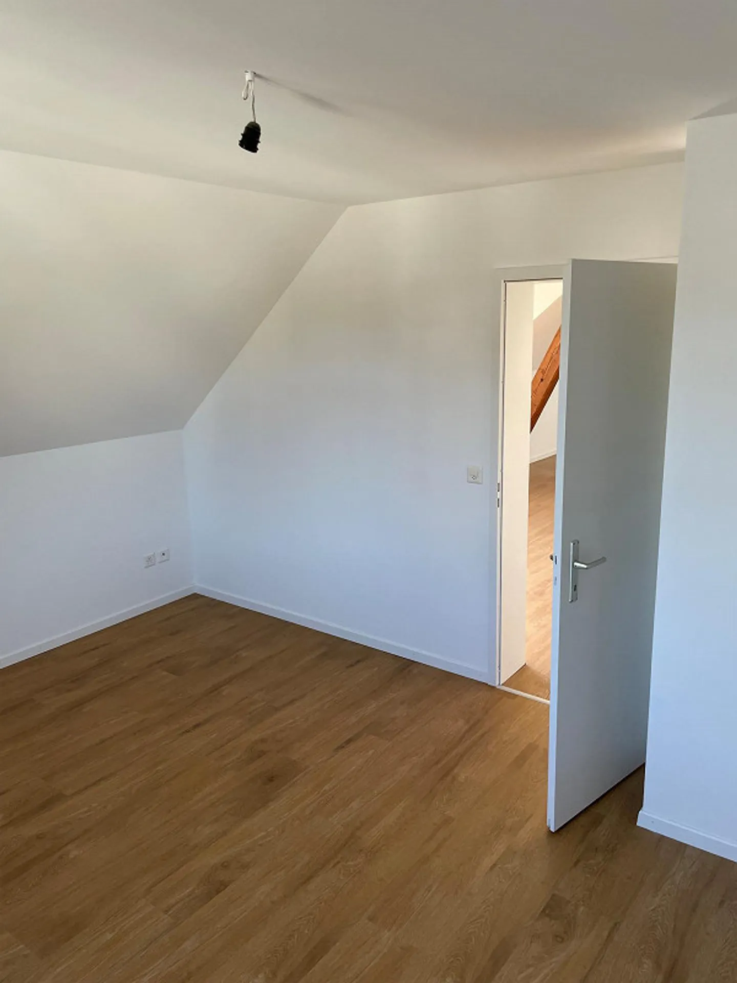 Central, bright 3 1/2 room apartment - Photo 7 of 13