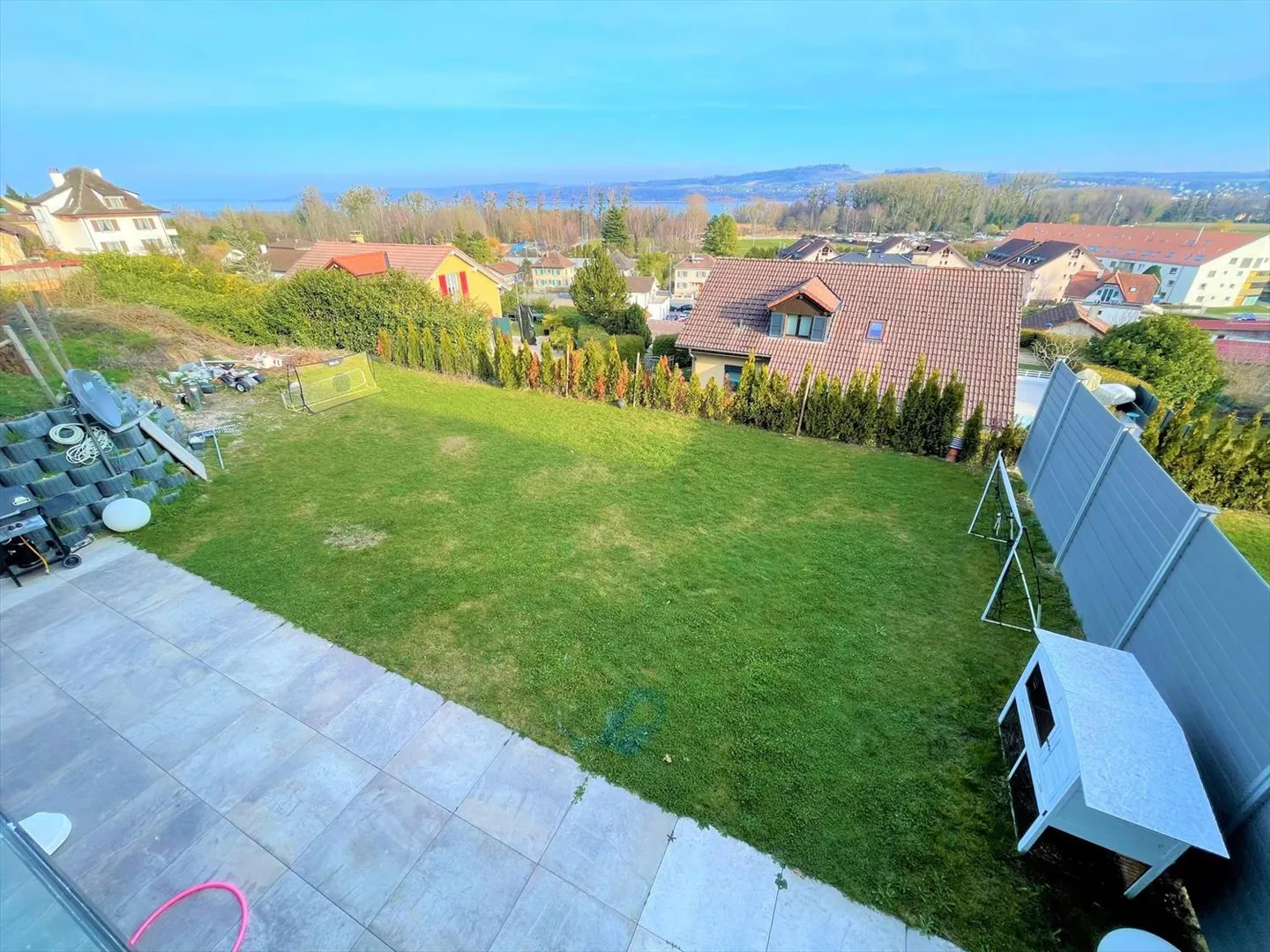 Appartement spacieux de 4,5 pièces avec cave, jardin et vue sur le lac - Photo 8 sur 13