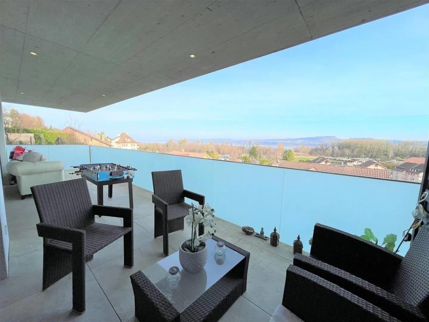 Appartement spacieux de 4,5 pièces avec cave, jardin et vue sur le lac - Photo 9 sur 13