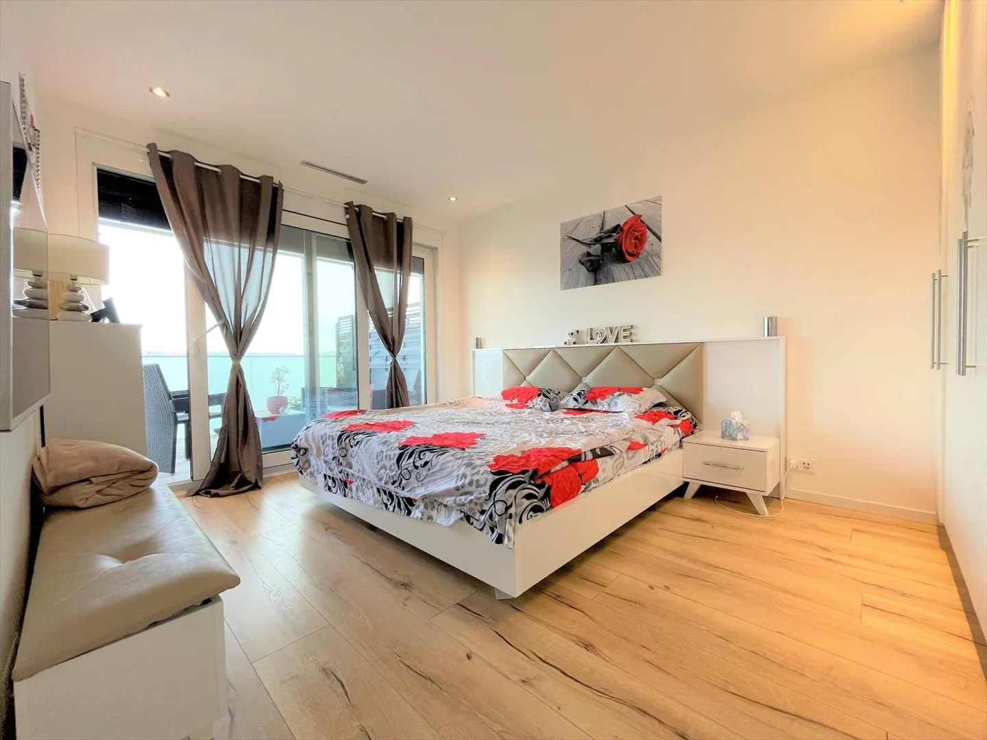 Appartement spacieux de 4,5 pièces avec cave, jardin et vue sur le lac - Photo 11 sur 13