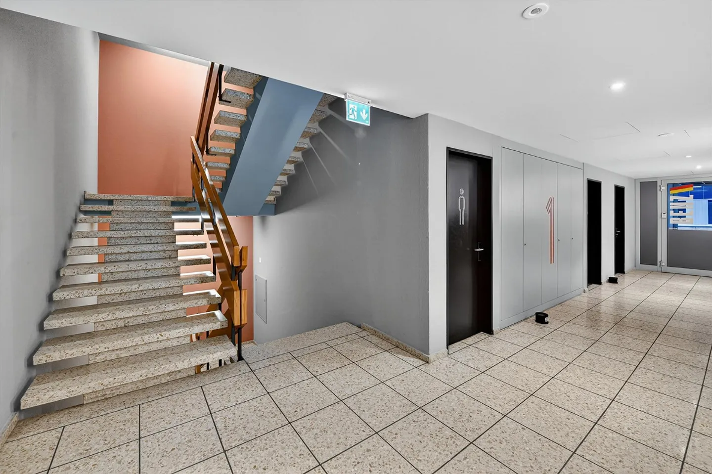 Espace commercial attrayant avec un concept de salle flexible dans un emplacement central - Photo 2 sur 5