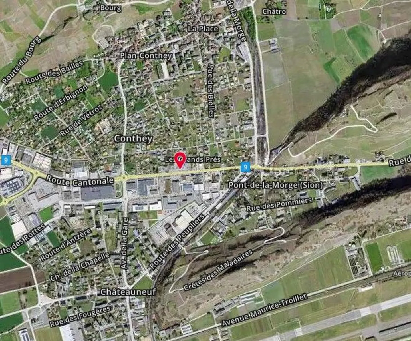 Spazio commerciale con posto auto - Foto 4 di 13