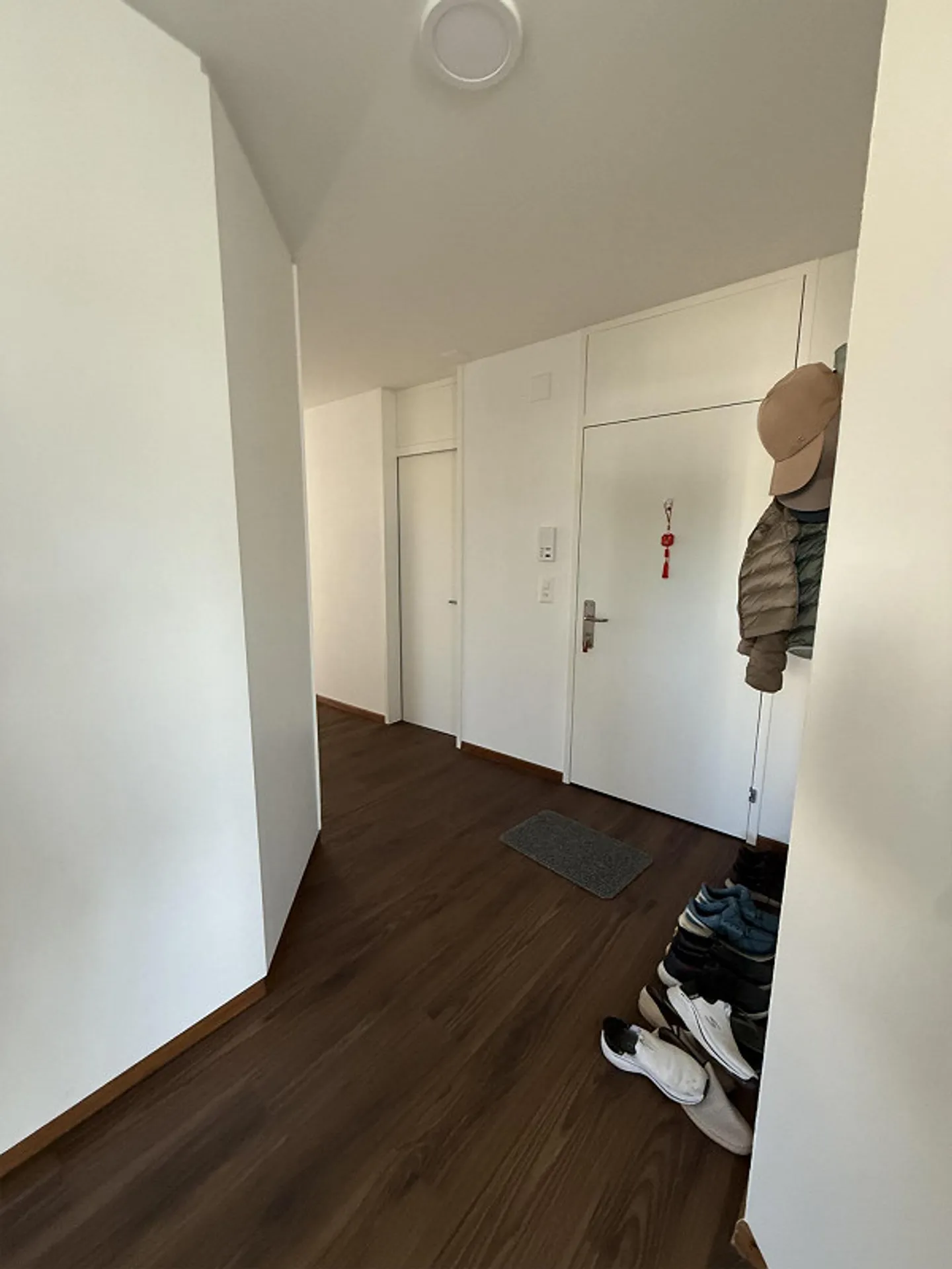 5.5 Room Apartment in Kloten - Photo 2 of 13
