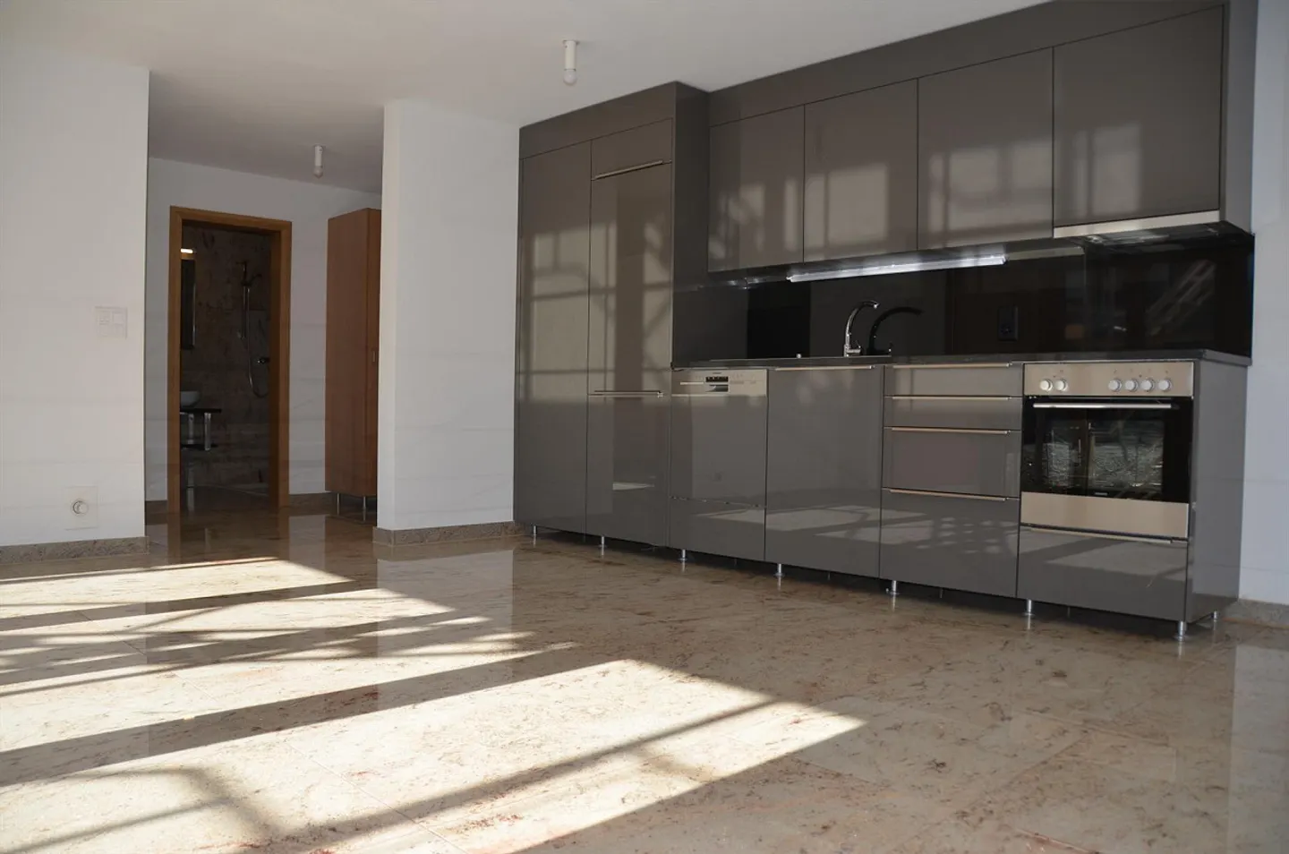 Carino appartamento di 2,5 stanze con patio - Foto 2 di 10