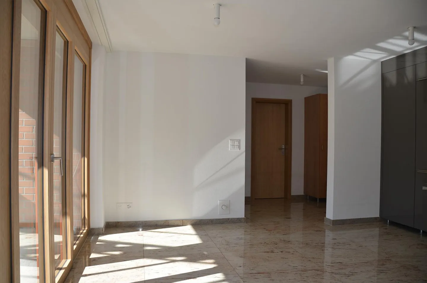 Carino appartamento di 2,5 stanze con patio - Foto 3 di 10