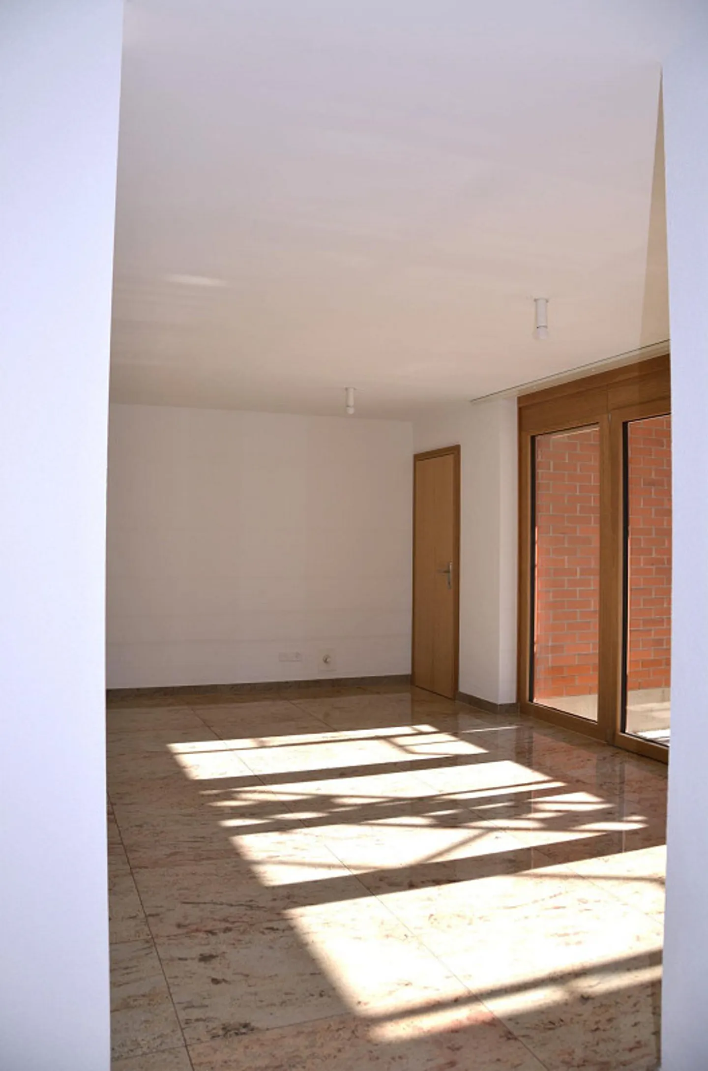 Carino appartamento di 2,5 stanze con patio - Foto 4 di 10