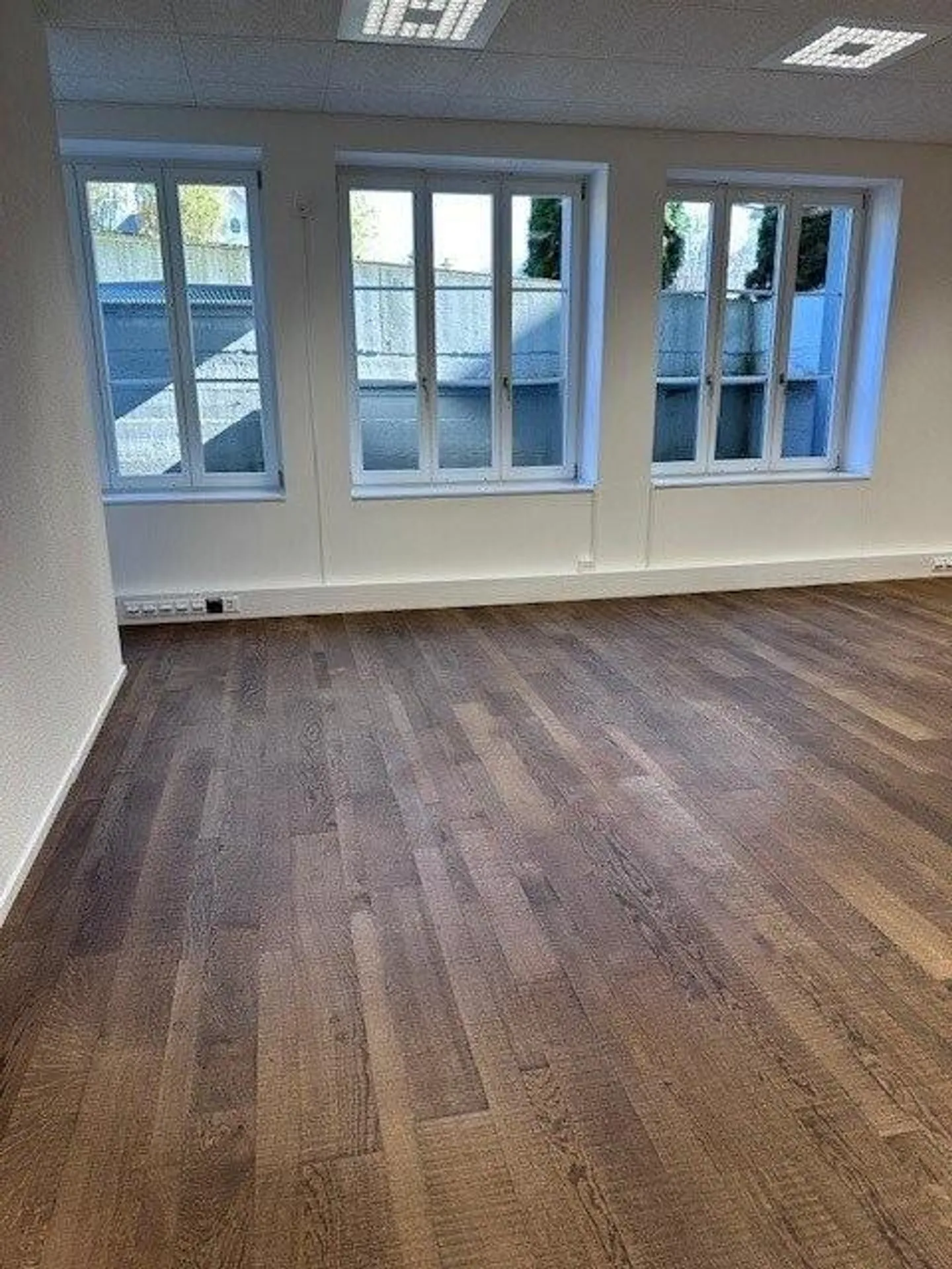 Commercial/Office Space for Rent in Burgdorf - Photo 3 of 7