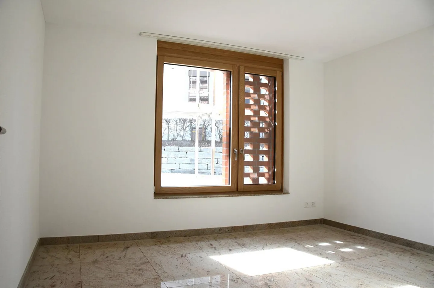 Carino appartamento di 2,5 stanze con patio - Foto 8 di 10