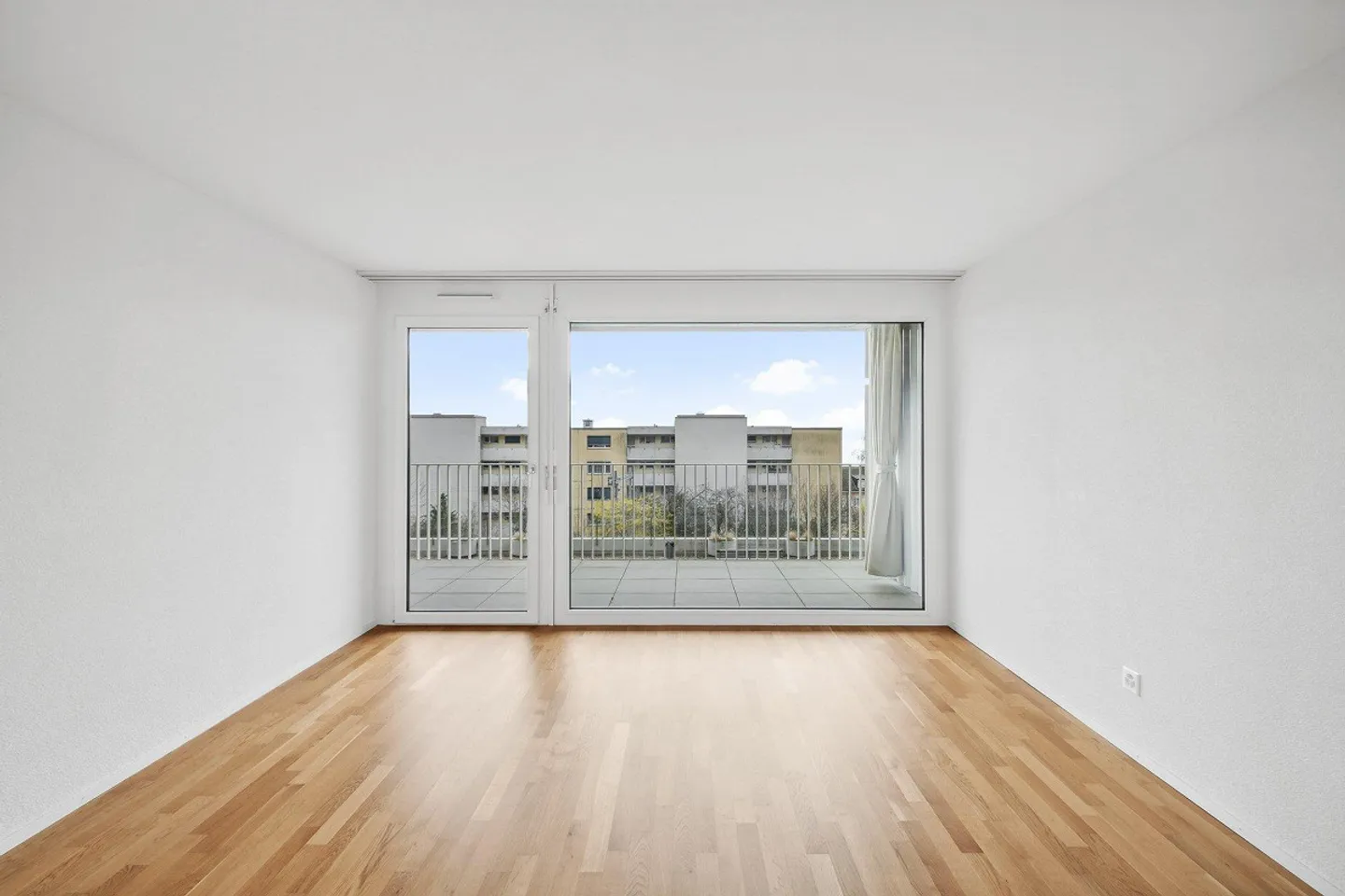 Rental with free deposit - Building with lake view - Photo 4 of 5