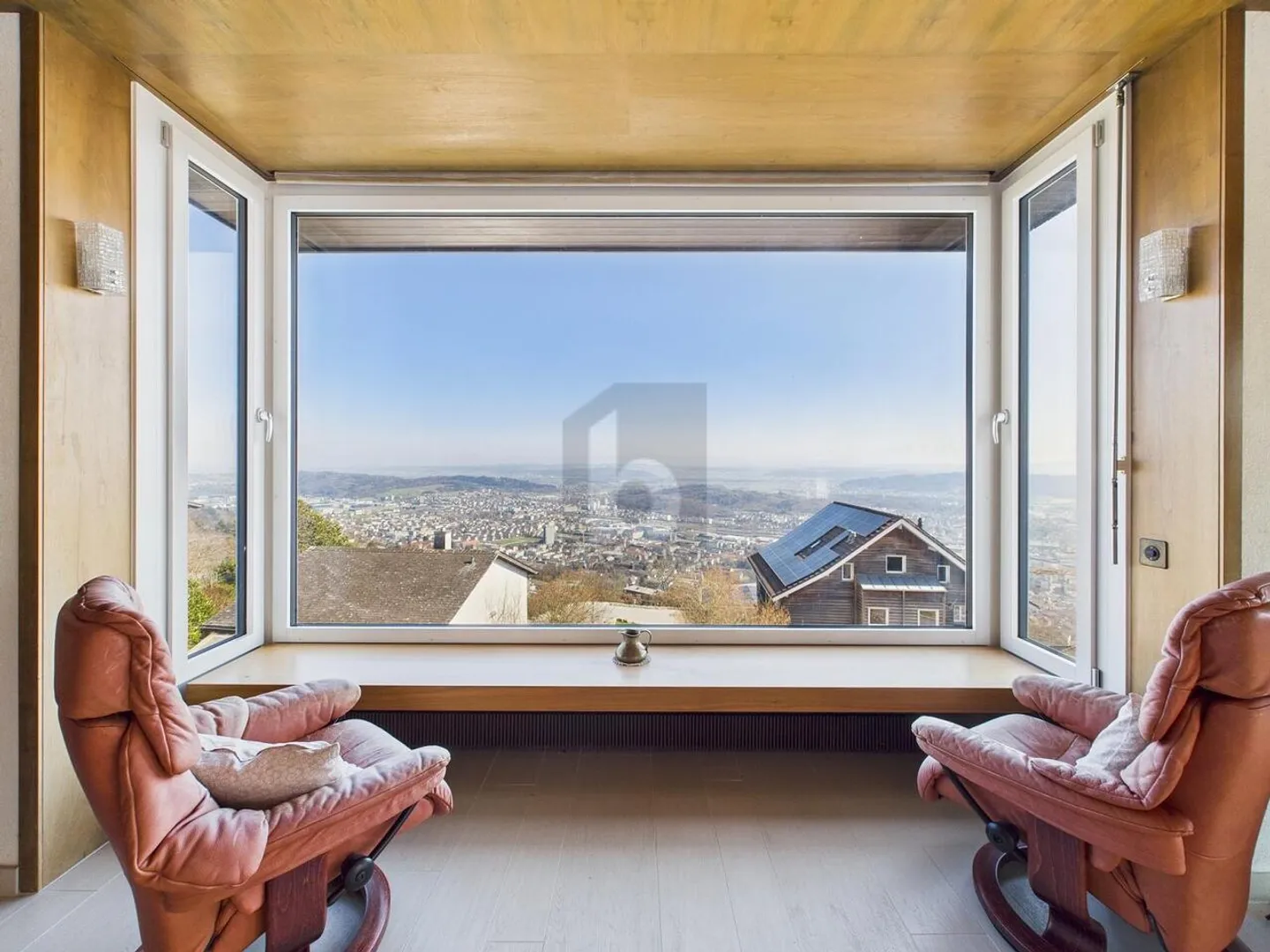 Charming Family Home with View - Photo 3 of 6