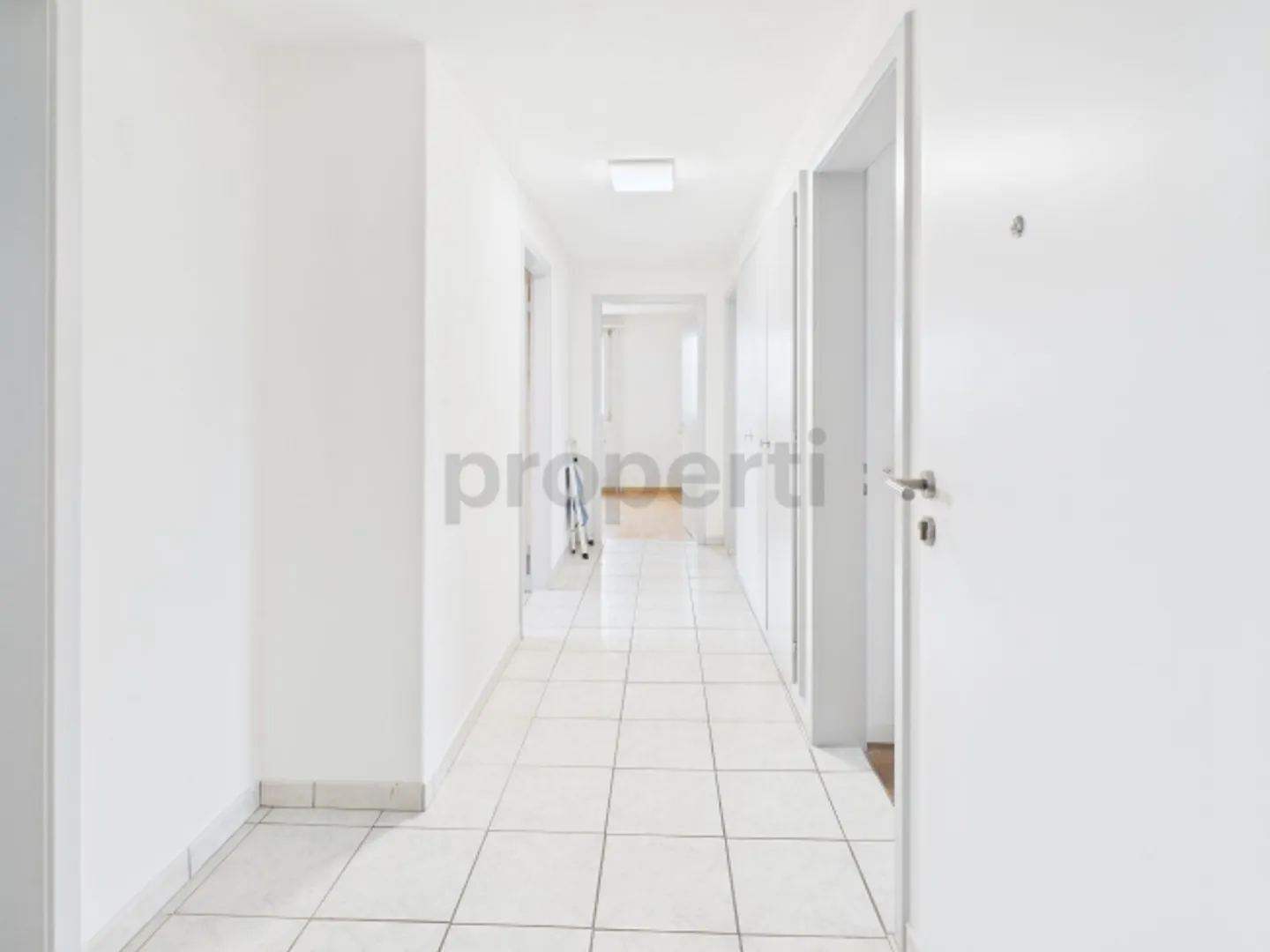 Appartamento luminoso di 4,5 stanze a Glarus Nord - Foto 8 di 10