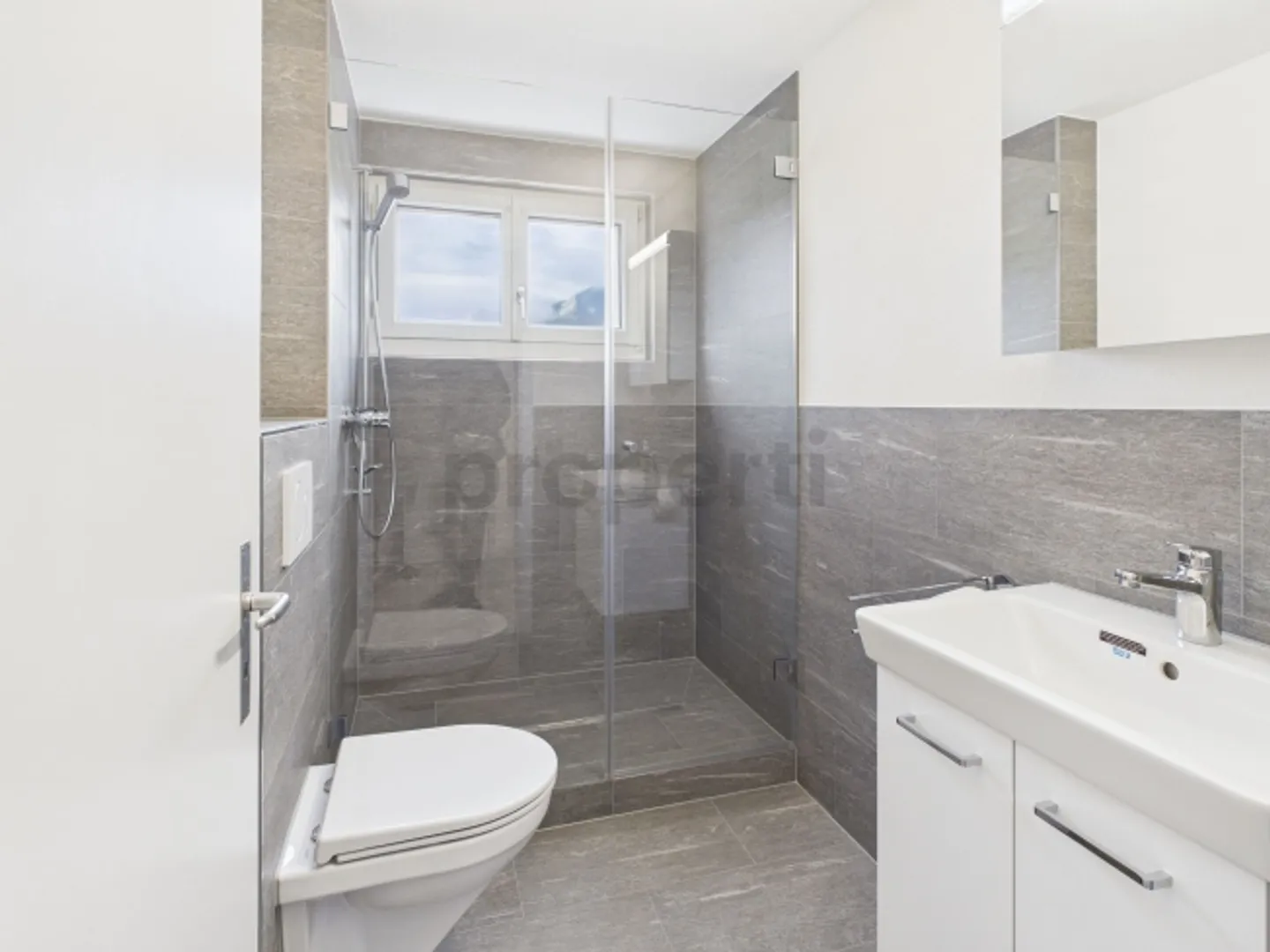 Appartamento luminoso di 4,5 stanze a Glarus Nord - Foto 9 di 10