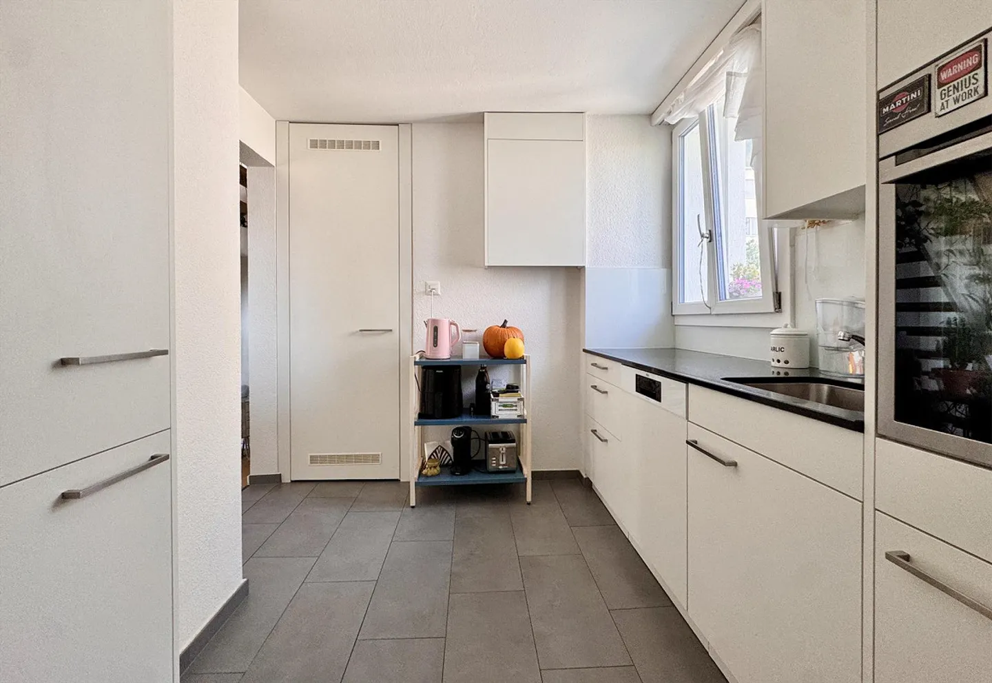 Spacious 5-room apartment with a view and parking space - Photo 3 of 15