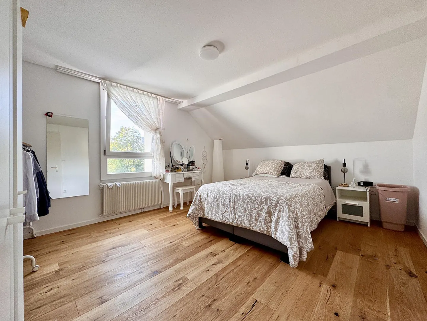Spacious 5-room apartment with a view and parking space - Photo 6 of 15