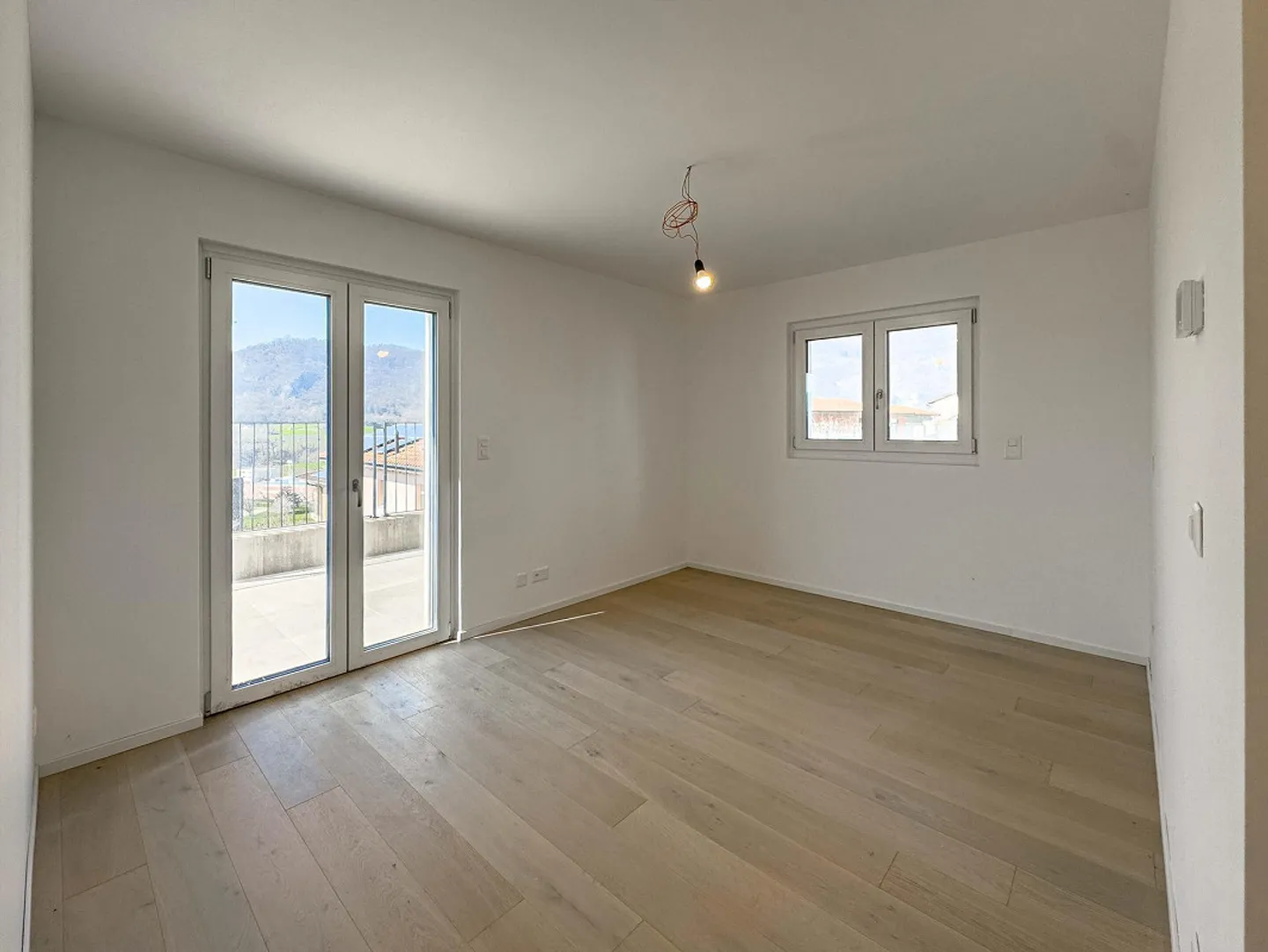 Spacieux et moderne 5.5 pièces avec jardin à Mendrisio - Photo 3 sur 11