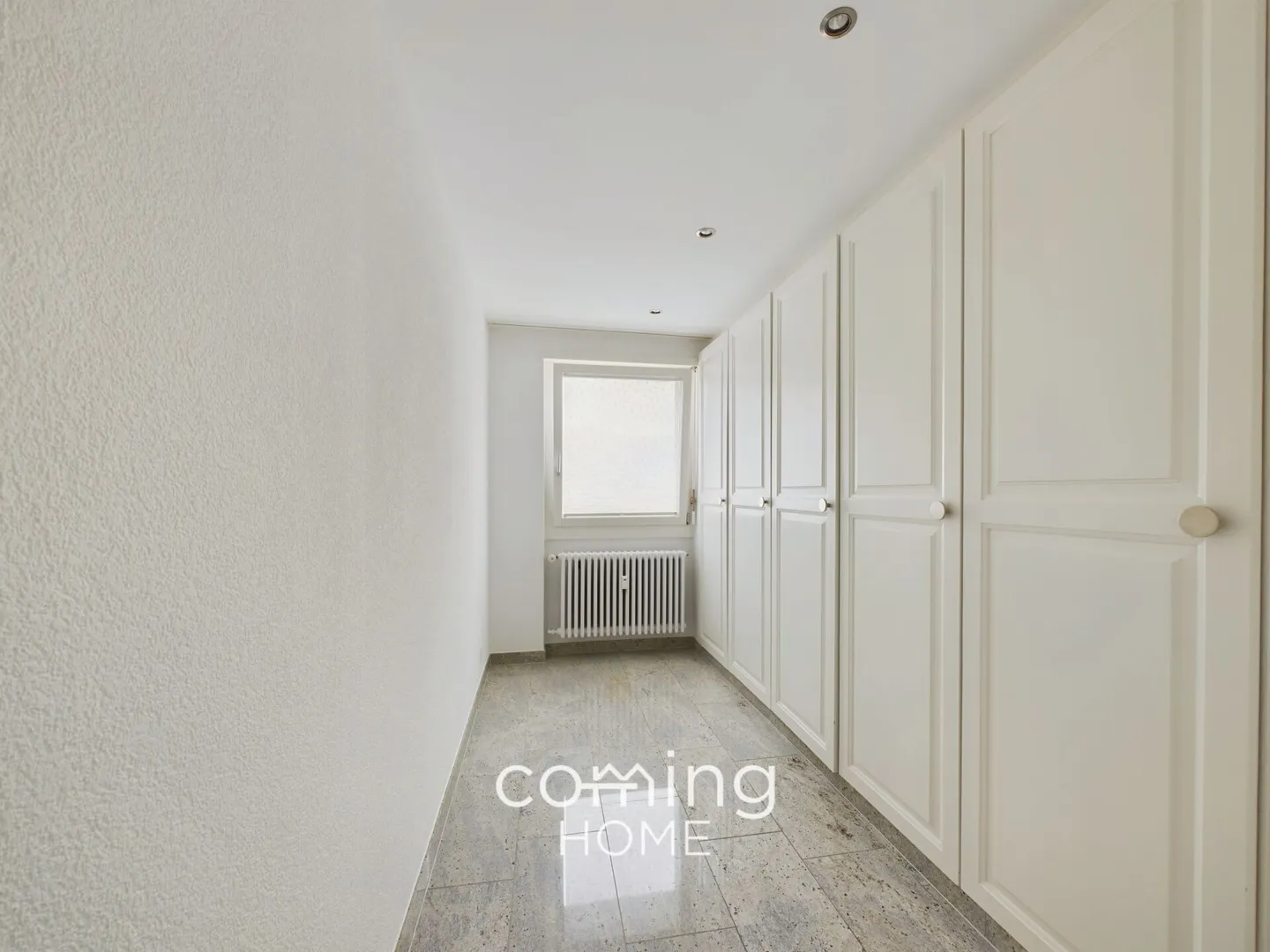 Ampio appartamento attico di 5,5 locali a Brig-Glis - Vivere sopra i tetti con vista sul Palazzo Stockalper - Foto 9 di 18