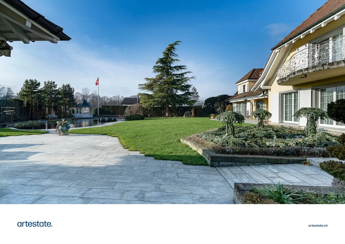 Luxusvilla mit Hallenbad und Garten - Foto 3 von 9