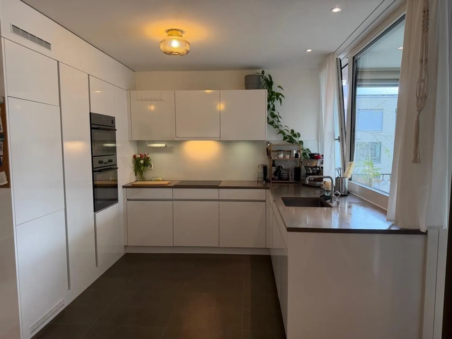 Light-flooded 3.5-room apartment in a central location - Photo 2 of 10