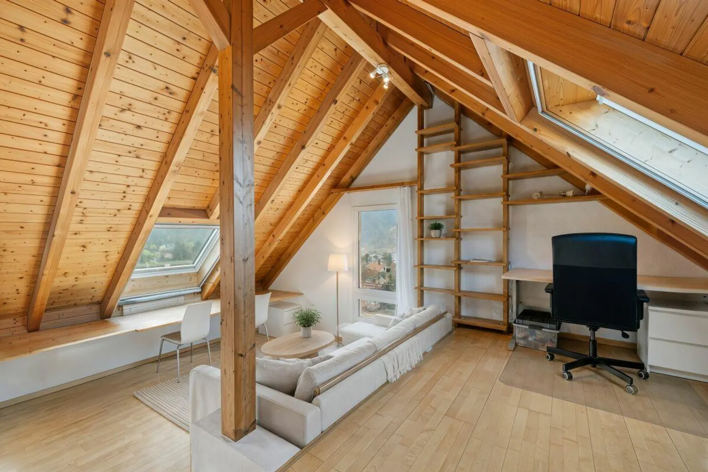 Ampia casa unifamiliare di 6,5 stanze con piscina e giardino d'inverno - Foto 15 di 18