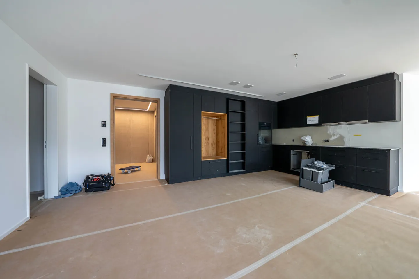 Appartamento moderno di 2,5 stanze con finiture di alta qualità e loggia - Foto 2 di 8