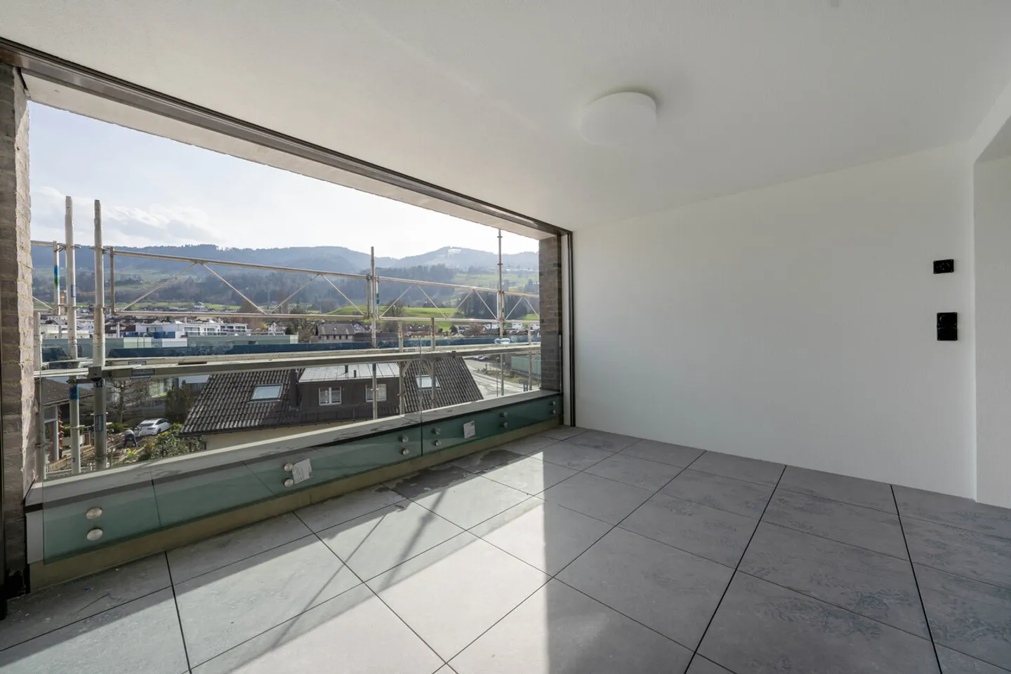 Appartamento moderno di 2,5 stanze con finiture di alta qualità e loggia - Foto 5 di 8