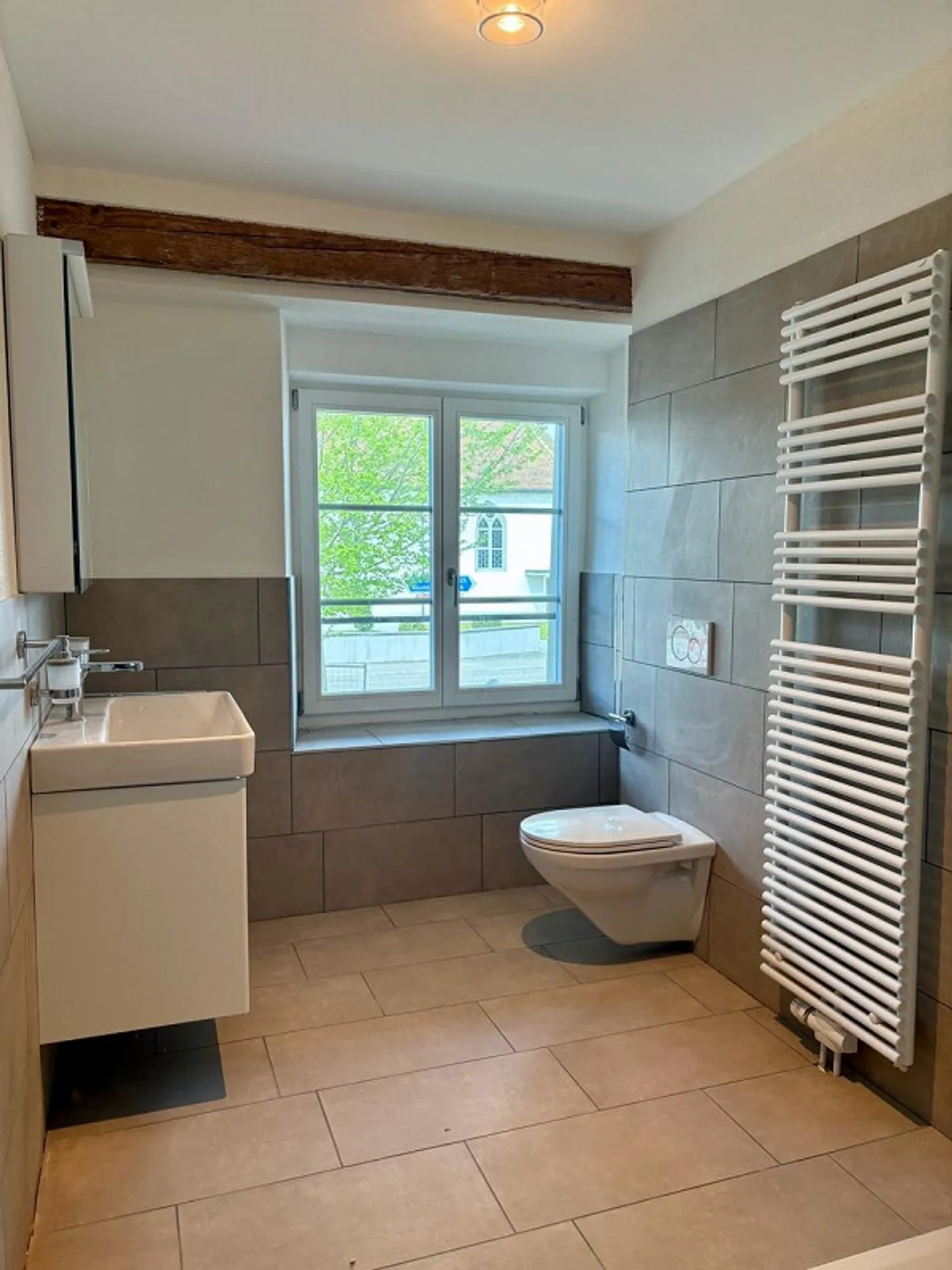 Luminoso appartamento di 4 1/2 locali con ampio balcone - Foto 2 di 6