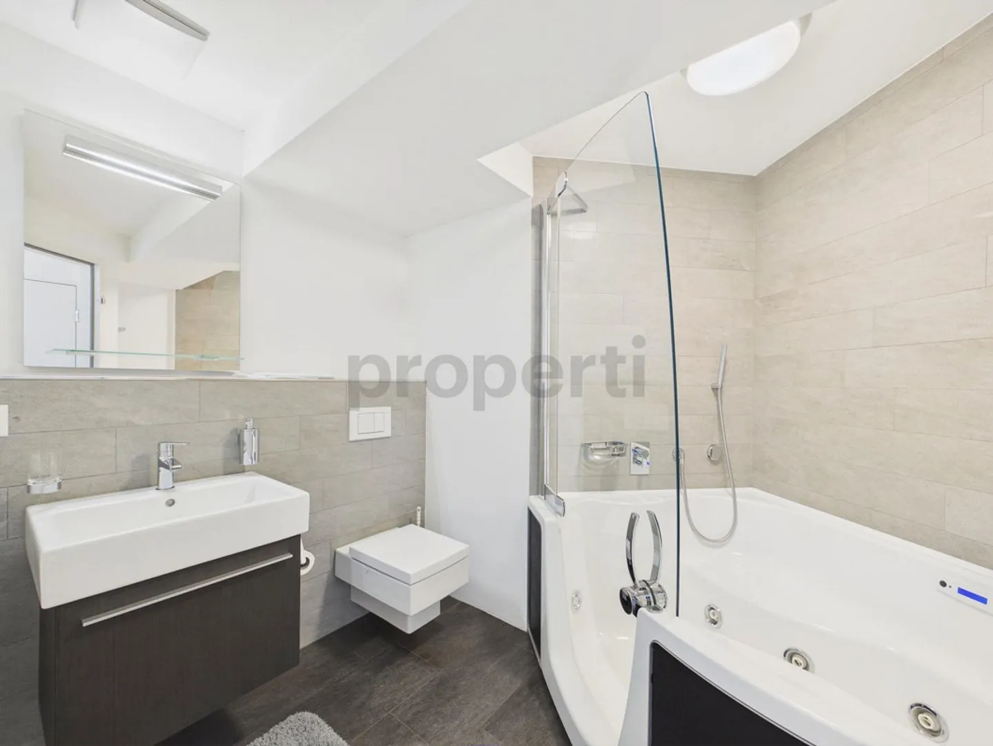 Exclusive spacious 3.5 room apartment with terrace and garden in park-like setting - Photo 10 of 11