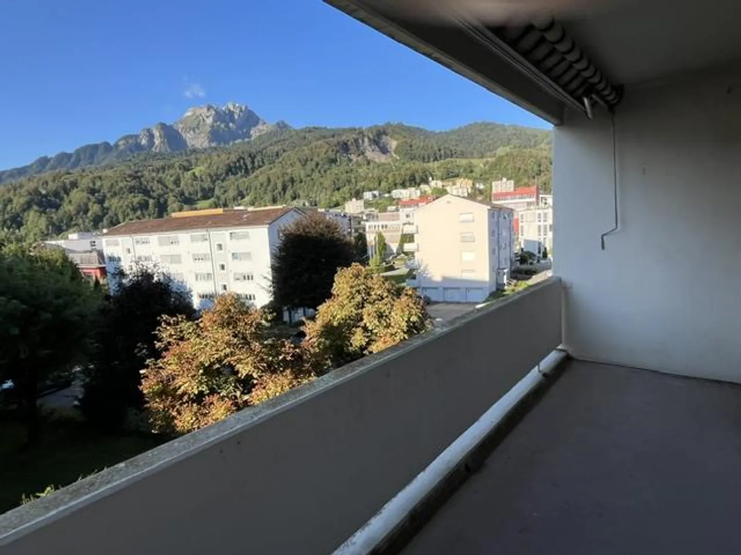Appartement 3.5 pièces partiellement rénové - Photo 3 sur 10